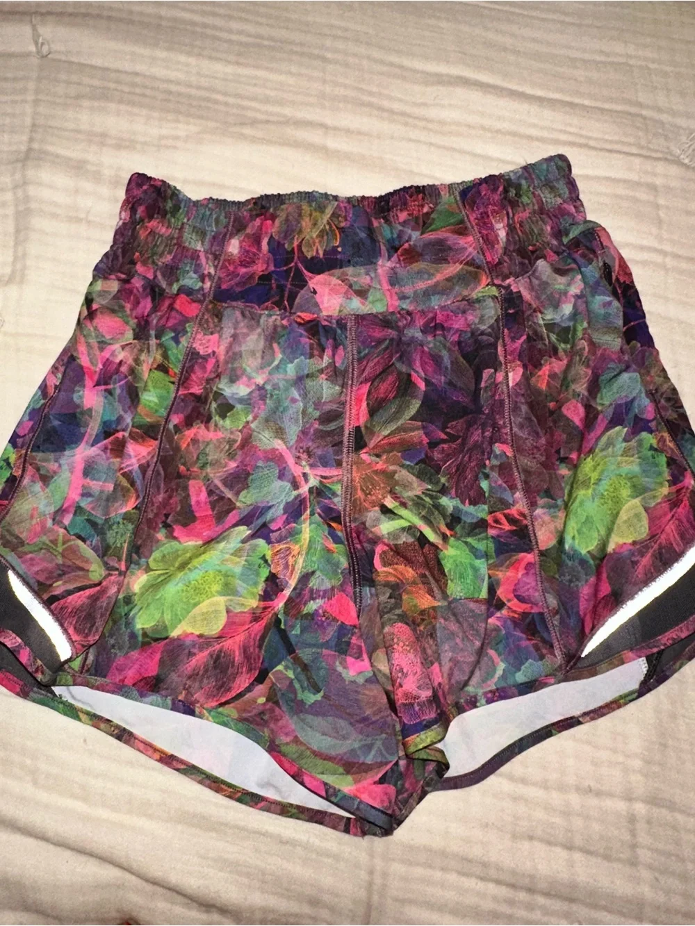 Lululemon Hotty Hot High-Rise Lined Shorts size 4